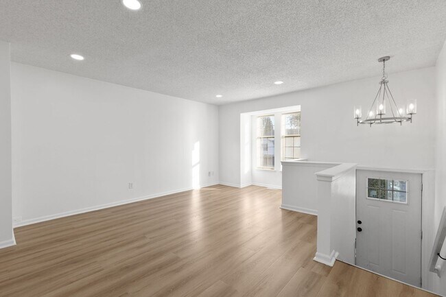 Building Photo - Just Listed! Step into one of the Northlan...