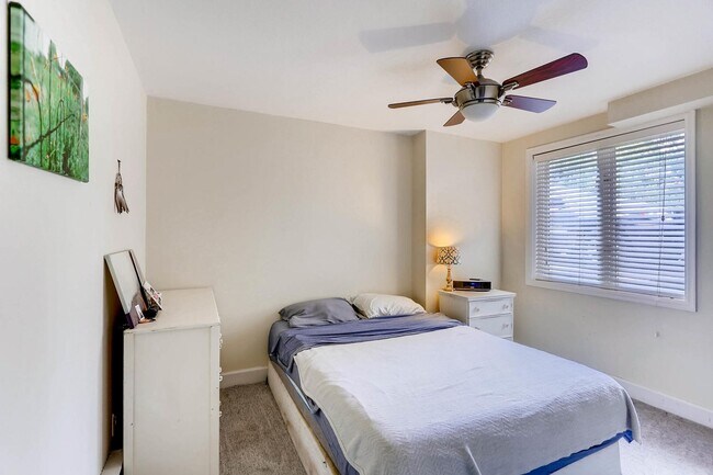 Building Photo - Modern West End Pearl St. 1 Bed/1 Bath Con...