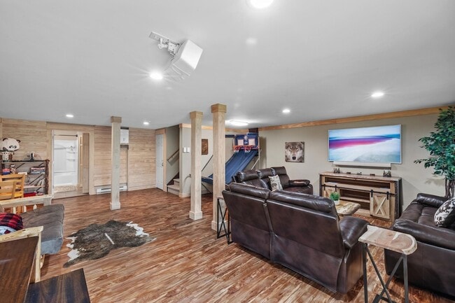 Building Photo - 358 Juniper Ct