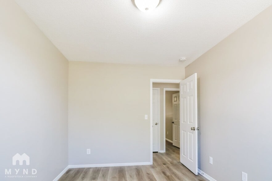 Building Photo - 2056 N 1350 W