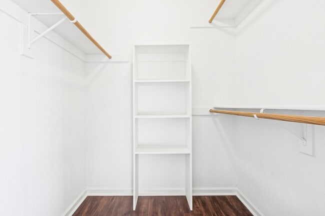 Building Photo - Suffolk Condo- Ready for move in