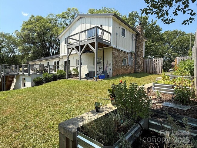 Building Photo - 303 Hi Alta Ave