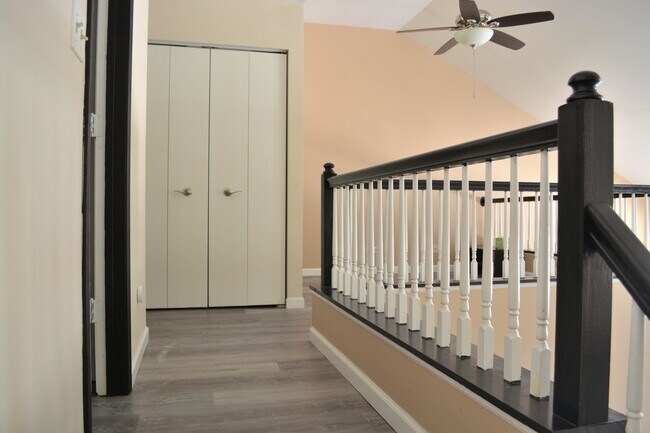 Building Photo - 1401 Grayshire Ct