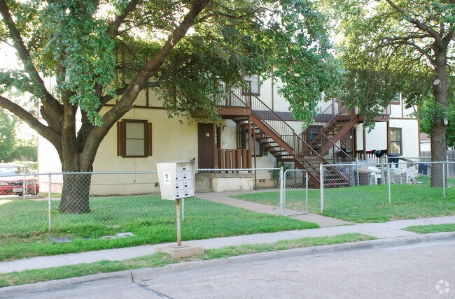 Building Photo - Squirrel Place