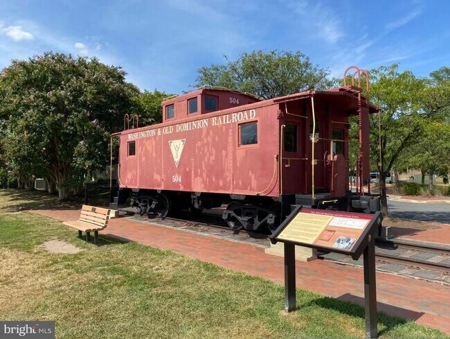 Building Photo - 904 Locust St