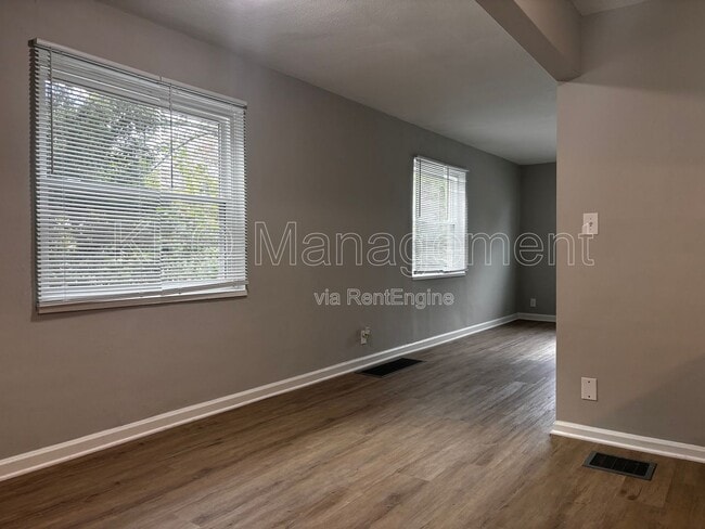 Building Photo - 516 East Dr