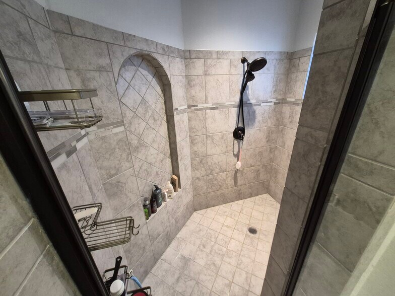 Primary Walk In Shower - 7034 Comanche Star