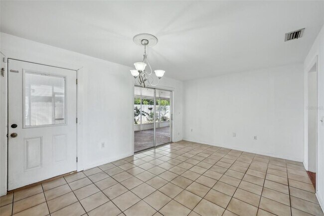 Building Photo - 503 Holt Cir