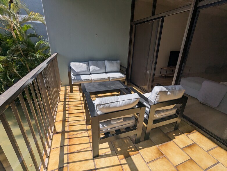 Building Photo - 1030 Aoloa Pl