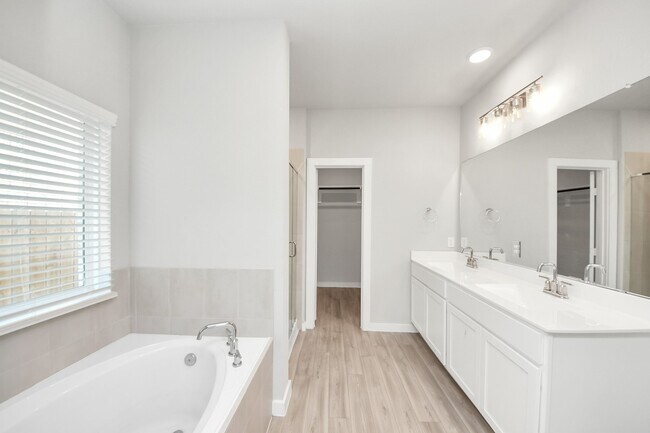 Building Photo - 21650 Wave Holw Dr