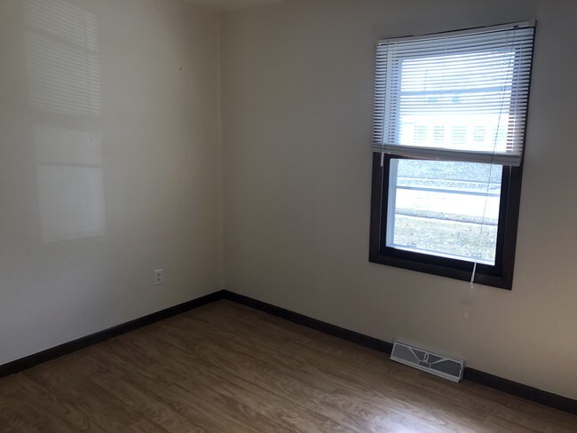 Building Photo - 733 39th Ave