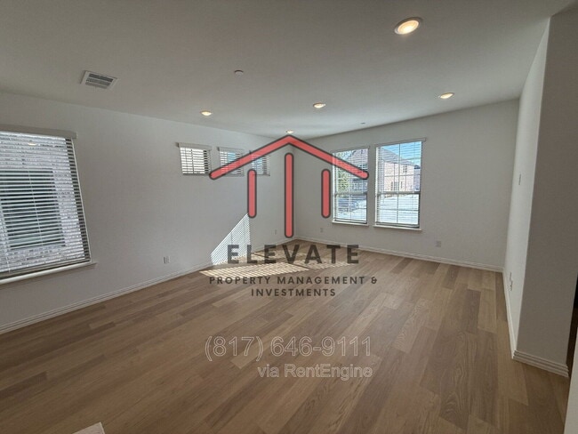 Building Photo - 724 4th St