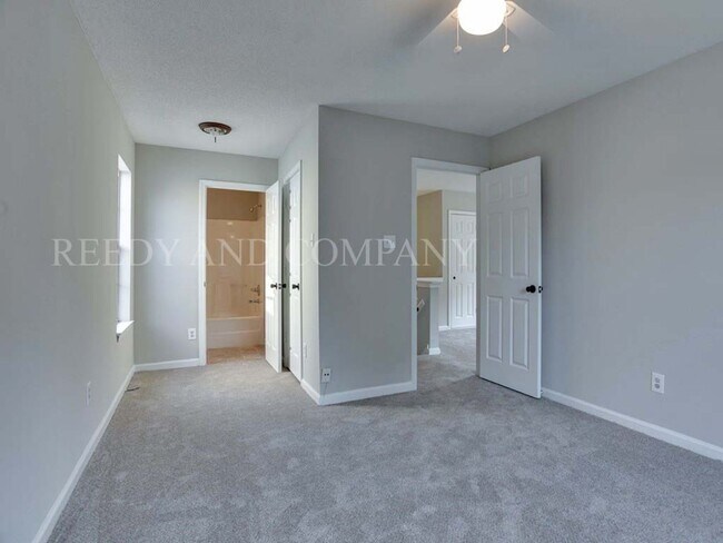 Building Photo - 7149 Charlton Way