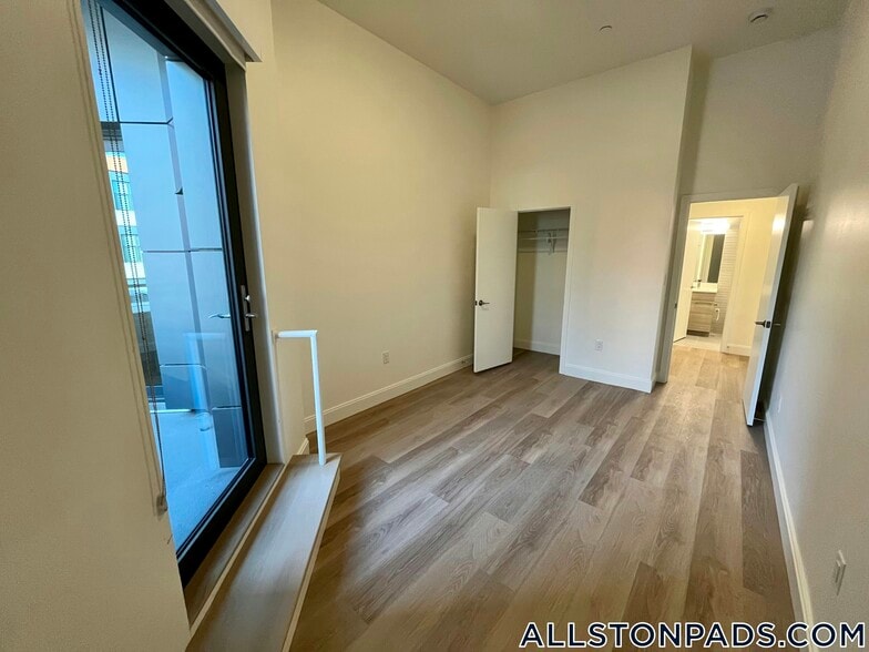 Building Photo - 1079 Commonwealth Ave