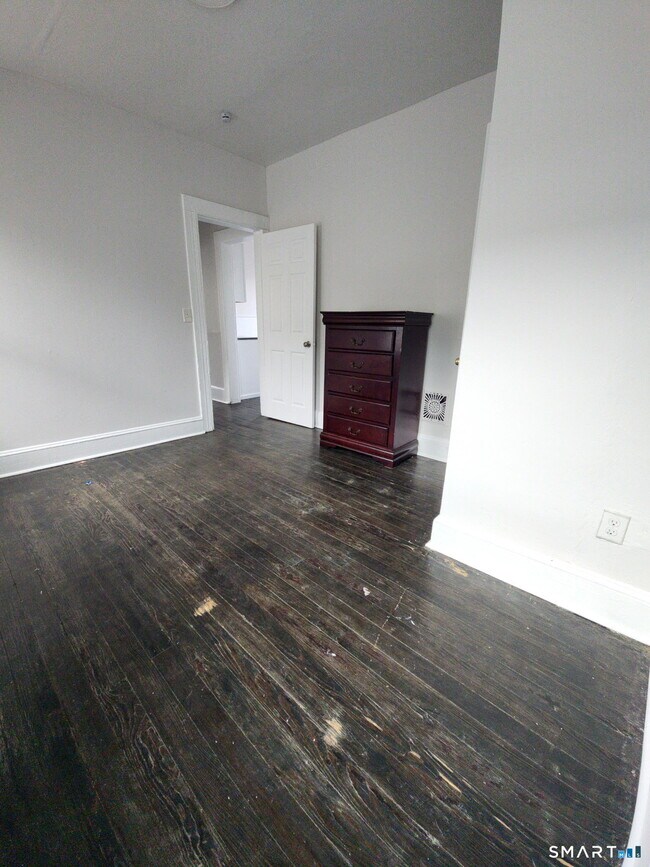 Building Photo - 93 Baldwin St