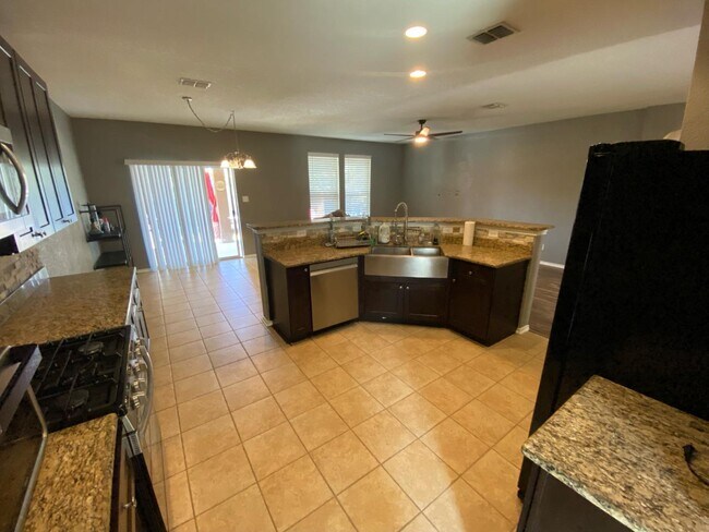 Building Photo - 7919 Martinelli