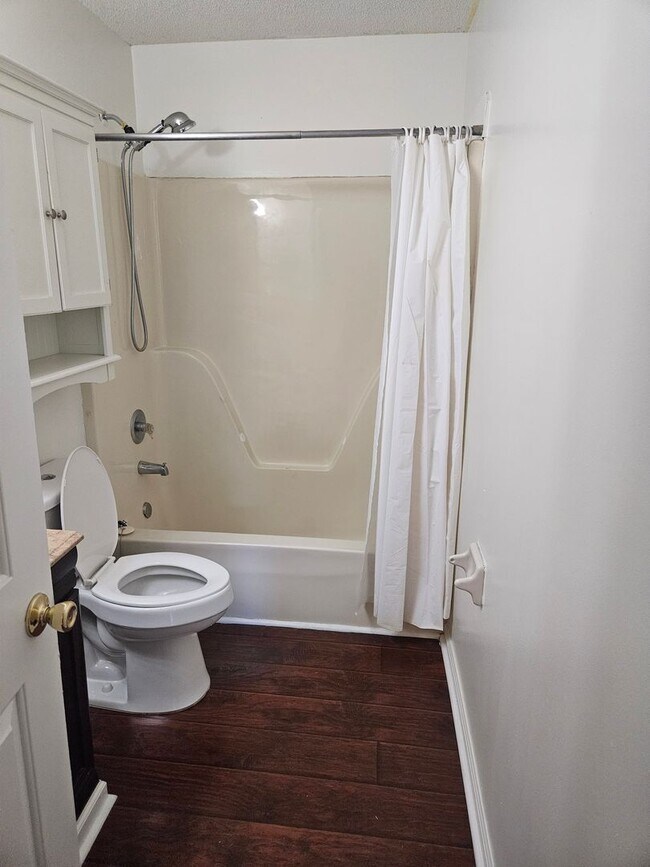 Building Photo - Available Now! MOVE IN SPECIAL HALF OFF FI...