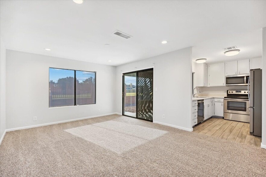 Building Photo - 4903 W Golden Ln