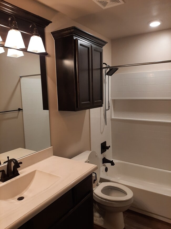 Building Photo - 4210 W Country Club Dr