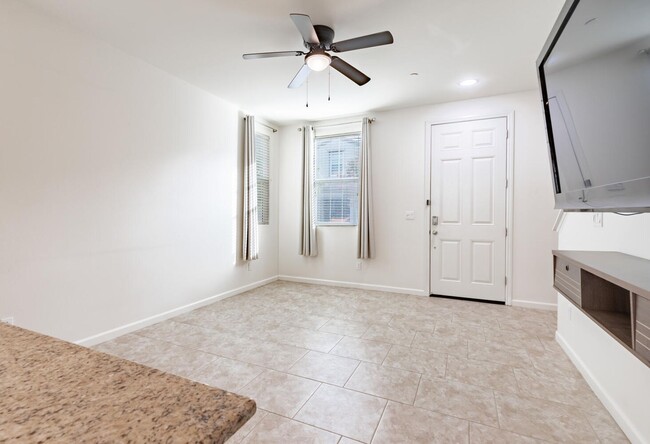 Building Photo - Clovis Loma Vista  3 Bedroom/2.5 Bath Home For Lease