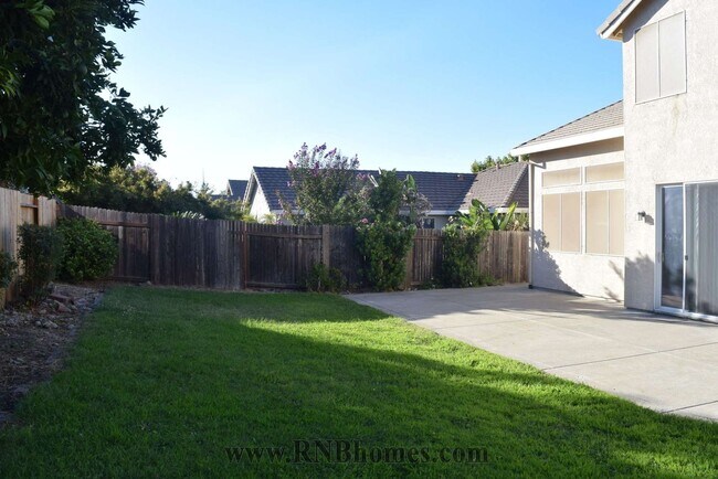 Building Photo - 2108 Macaw Ln