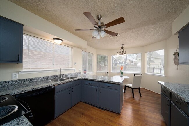 Building Photo - 10619 Chapel Hill Dr