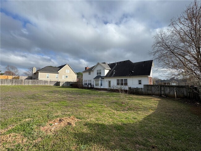 Building Photo - 3834 E Chadwick Dr