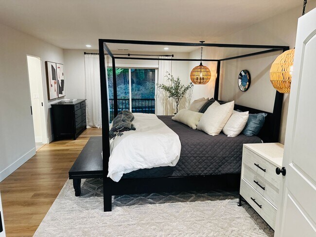 Building Photo - Gorgeous Custom Camas Home