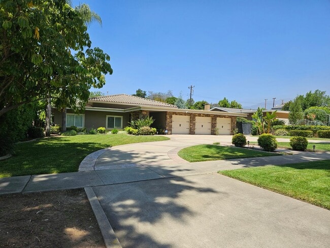 Building Photo - Exceptional Single-Story Home in Prime Upl...