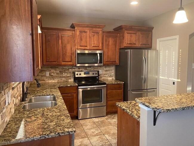 Building Photo - 4114 Huntleigh Dr