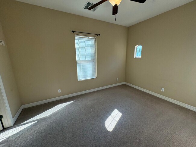 Building Photo - 15234 W Voltaire St