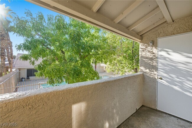 Building Photo - 7200 W Pirates Cove Rd