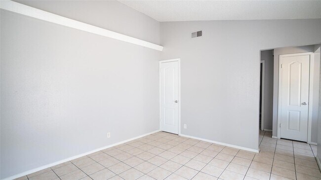 Building Photo - 3003 Parker Ln