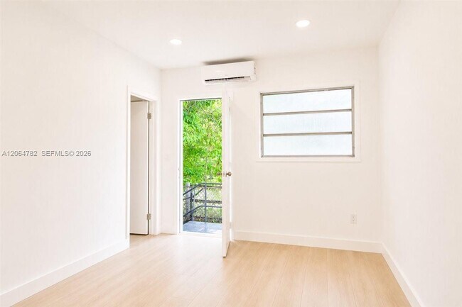 Building Photo - 355 NE 55th Terrace