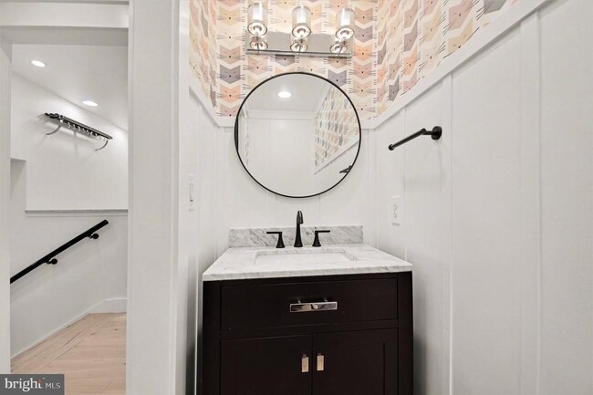 Building Photo - 24 Lipscomb Ct