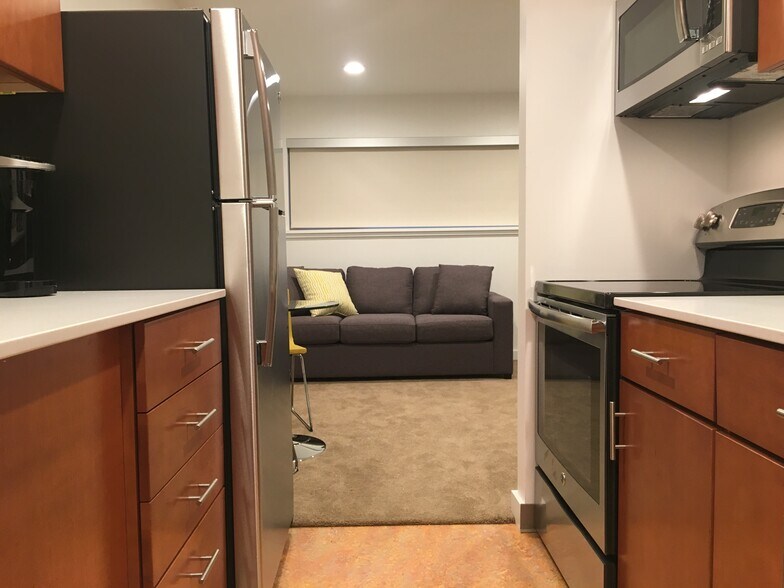 University Elua Apartments (Unit 8) - 2318 NE 51st St