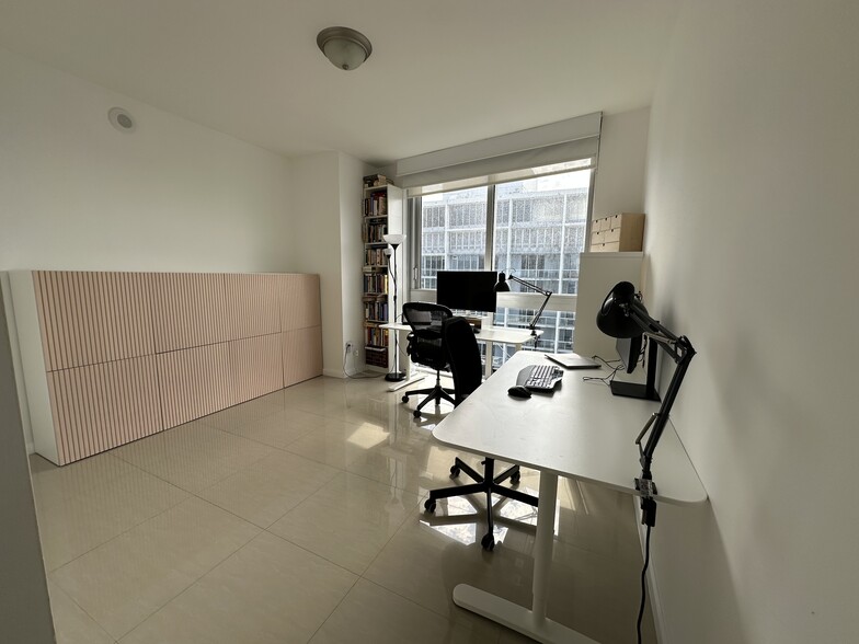 Building Photo - 475 Brickell Ave