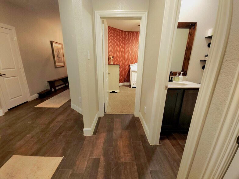 Building Photo - 3012 Denver Ave