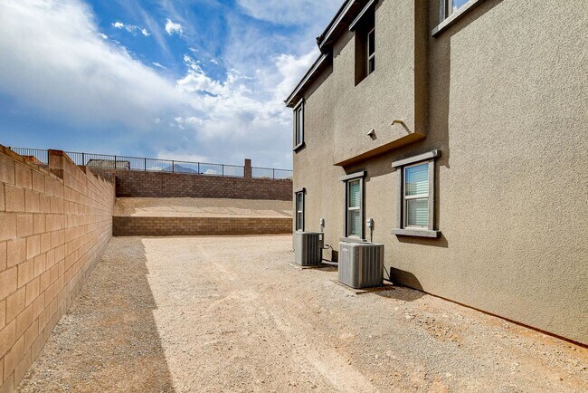 Building Photo - Spacious 3-Bed Summerlin Home with Den, Lo...