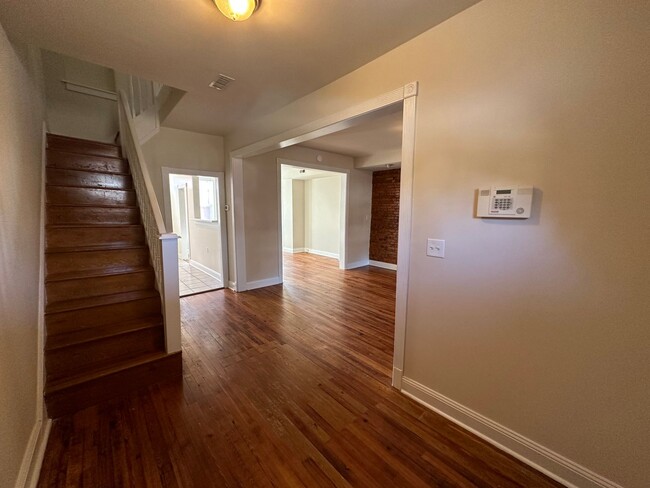 Building Photo - Bright and Airy 4Bedroom Townhome in Waverly