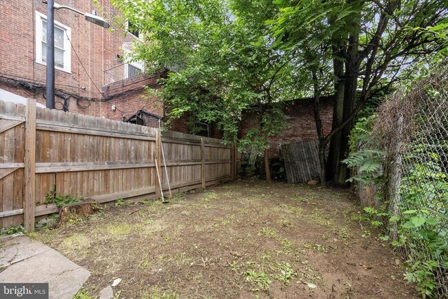 Building Photo - 1611 Allengrove St
