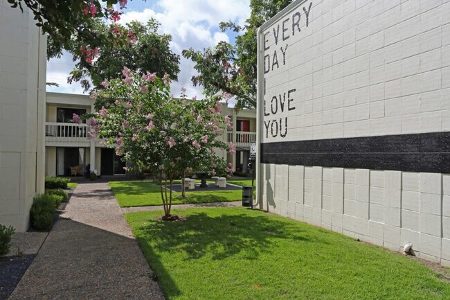 Building Photo - 5106 N Lamar Blvd