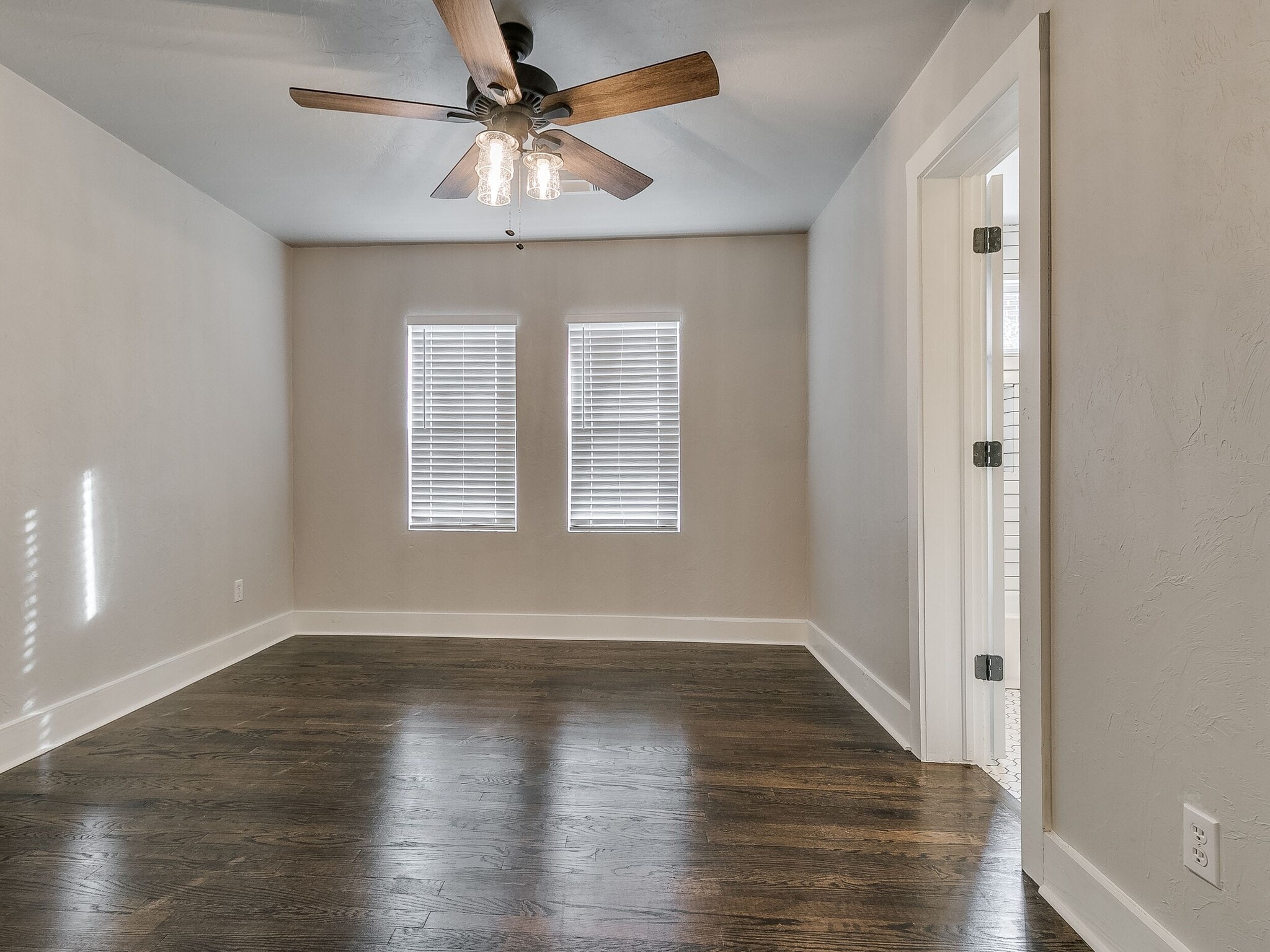 Middle bedroom - 1121 NW 43rd St