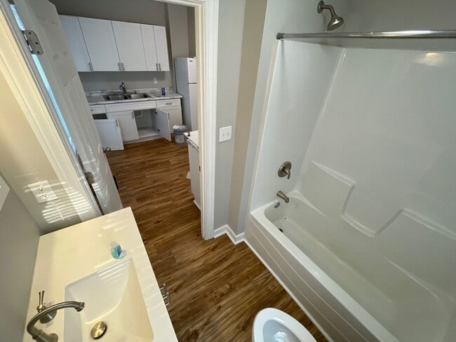 Building Photo - 3 Bedroom 1 Bathroom Home