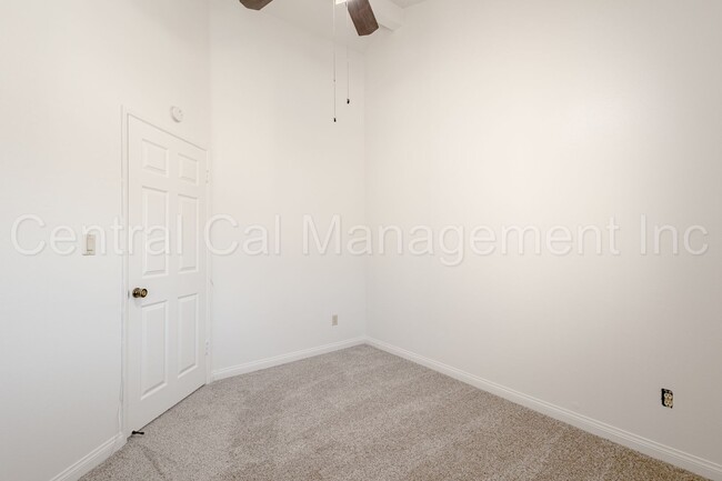 Building Photo - 3 Bedroom/2.5 Bath Townhome - $1995 per mo...