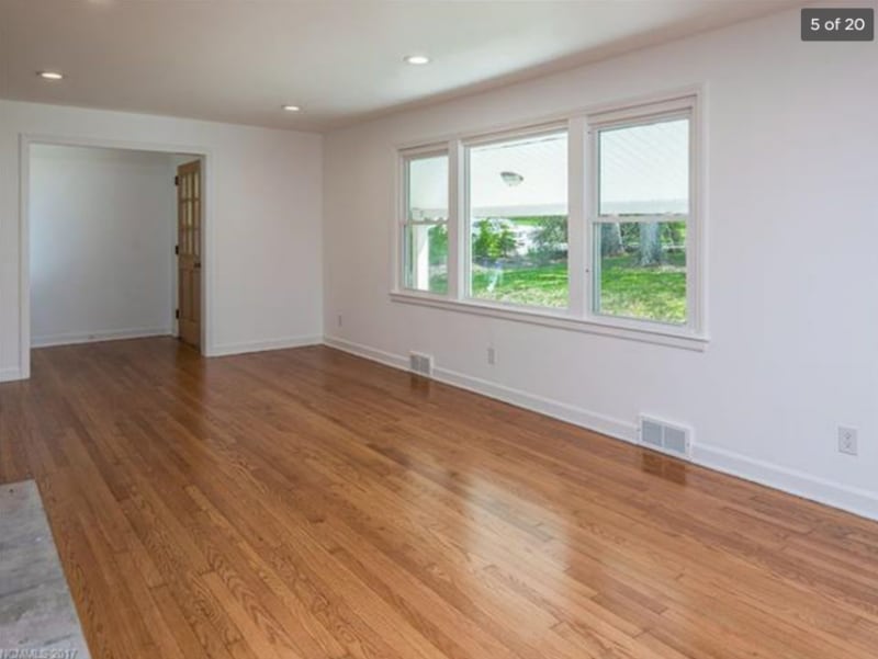 Building Photo - 32 S Oak Forest Dr