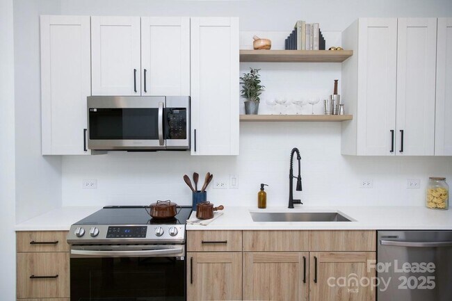 Building Photo - 9132 Senator Royall Dr