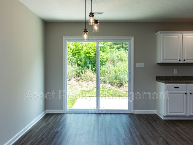 Building Photo - 628 Drakewood Rd