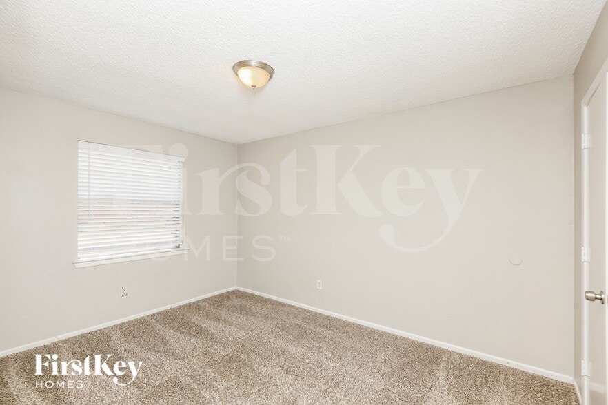 Building Photo - 7508 Evergreen Dr