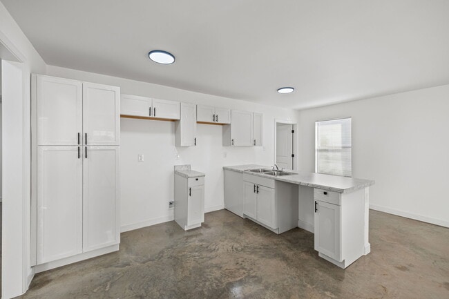 Building Photo - 2853-2855 CHOCTAW AVE